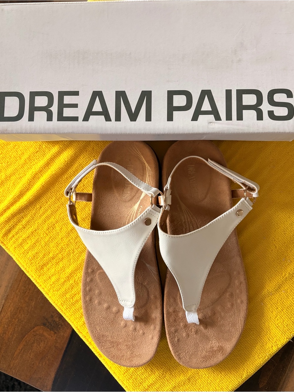NIB Dream Pairs White Arch Support Flat Thong Sandals - Women's Size 8